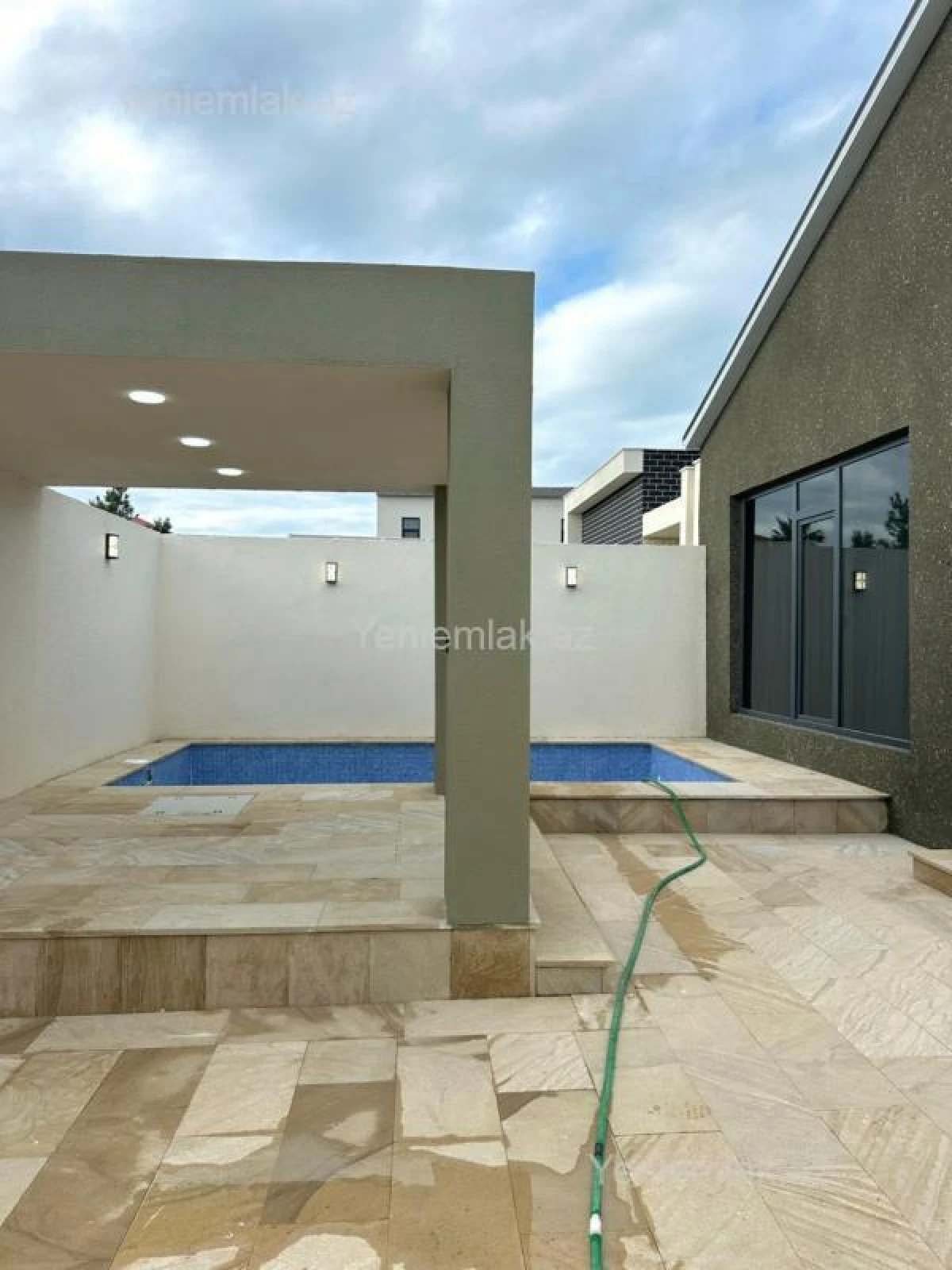 Satılır 4 otaqlı həyət evi 150 m²