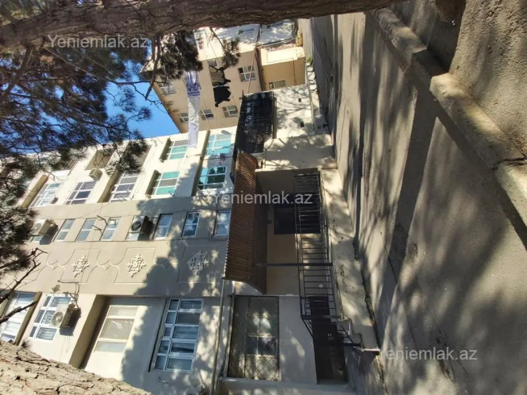 Satılır 3 otaqlı köhnə tikili 75 m²