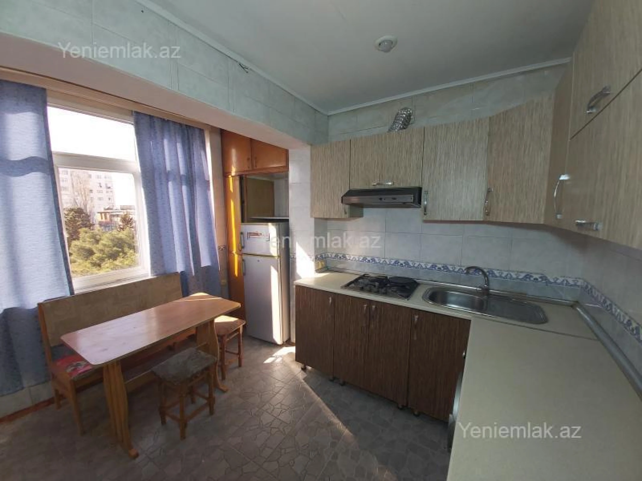 Satılır 3 otaqlı köhnə tikili 75 m²