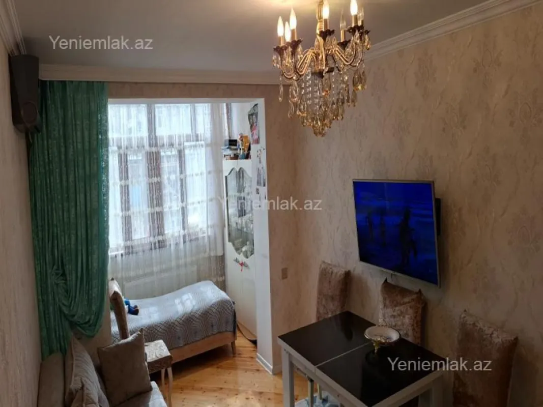 Satılır 2 otaqlı köhnə tikili 55 m²