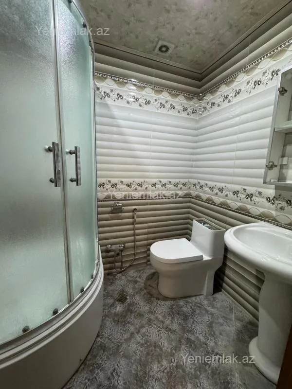 Satılır 3 otaqlı yeni tikili 130 m²