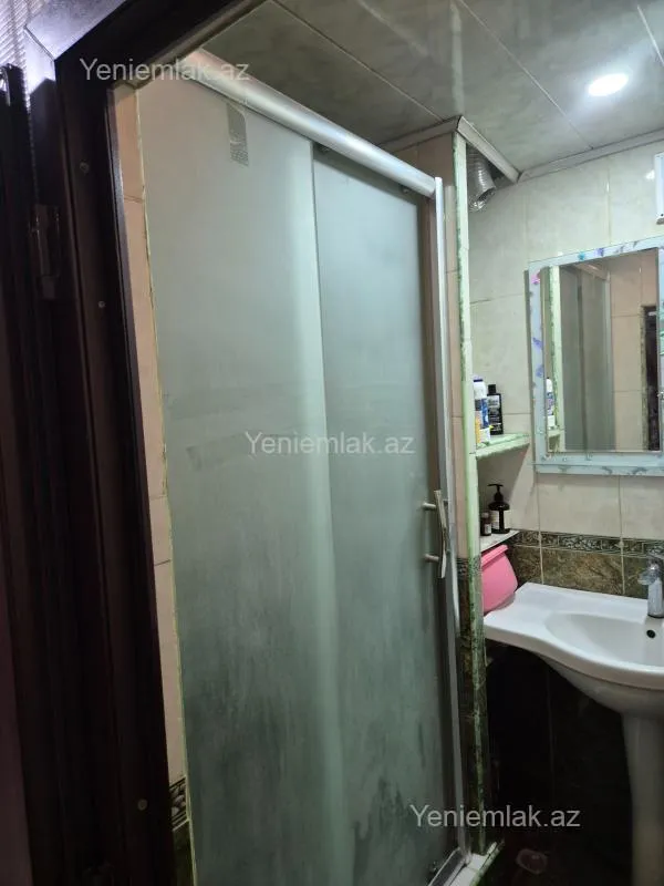 Satılır 2 otaqlı köhnə tikili 60 m²