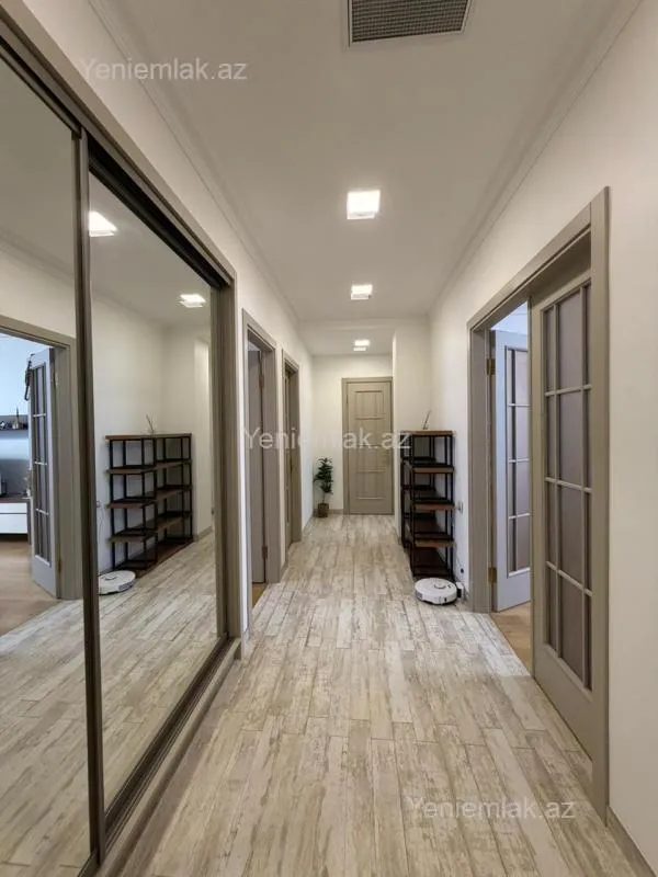 Satılır 3 otaqlı yeni tikili 130 m²