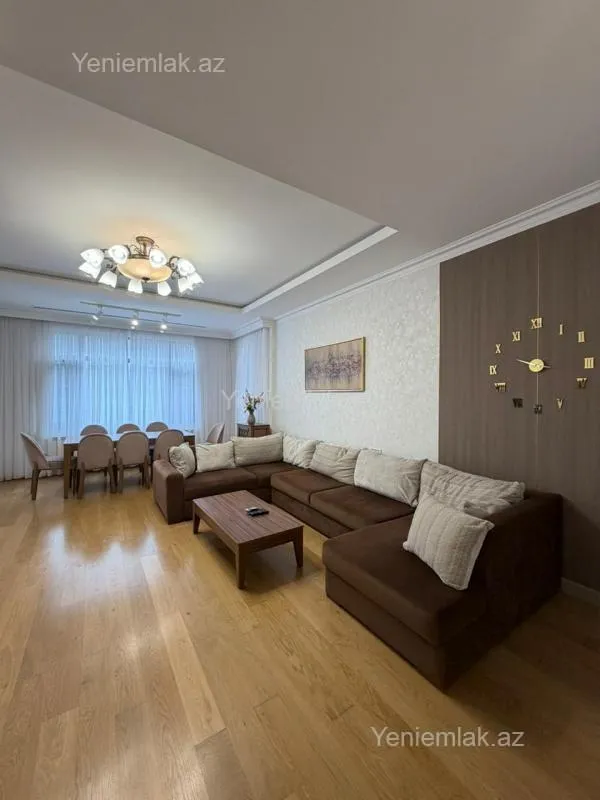 Satılır 3 otaqlı yeni tikili 130 m²