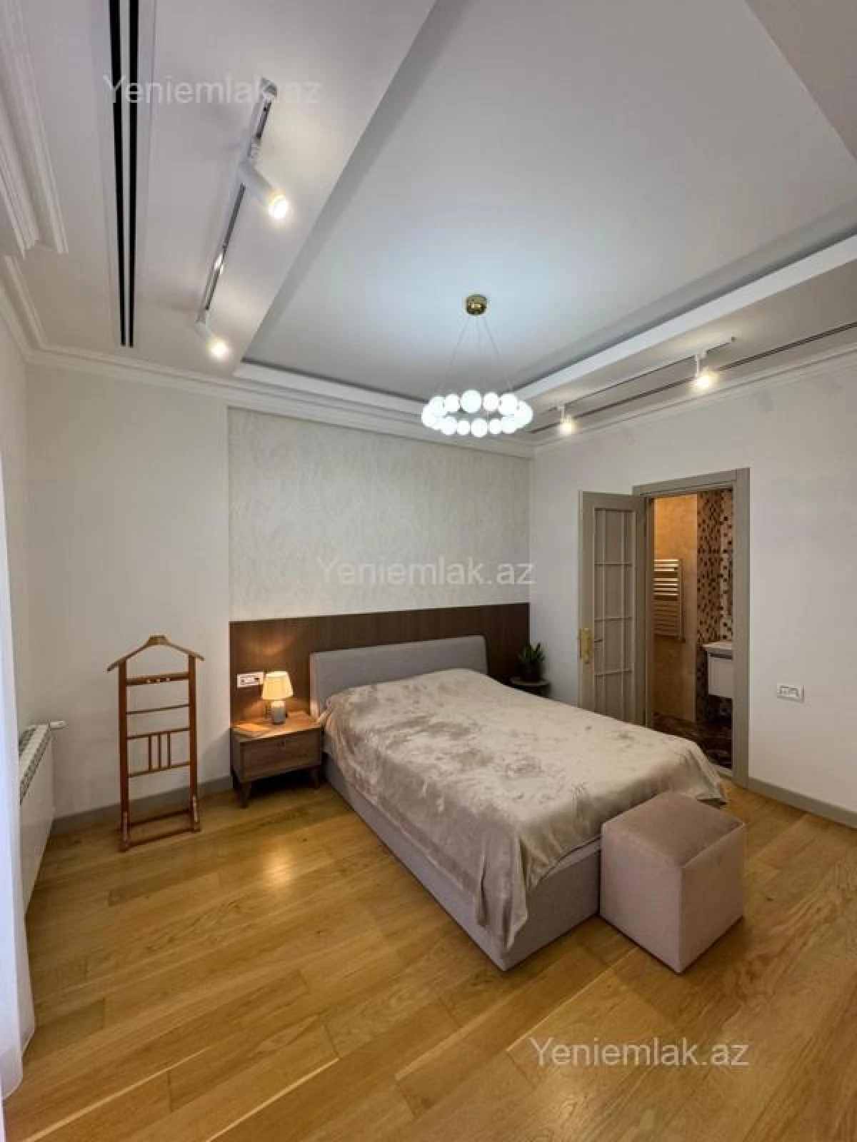 Satılır 3 otaqlı yeni tikili 130 m²
