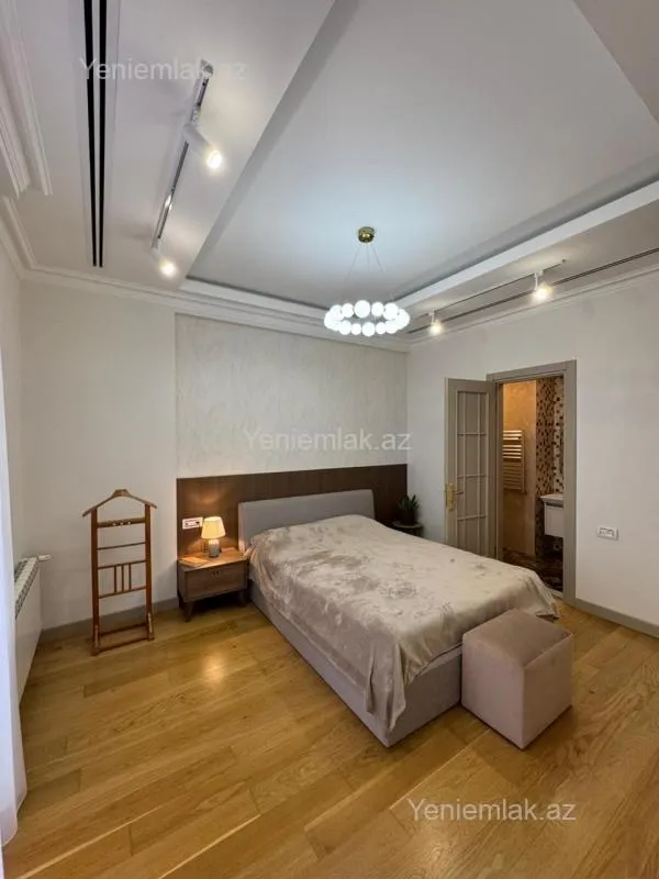 Satılır 3 otaqlı yeni tikili 130 m²