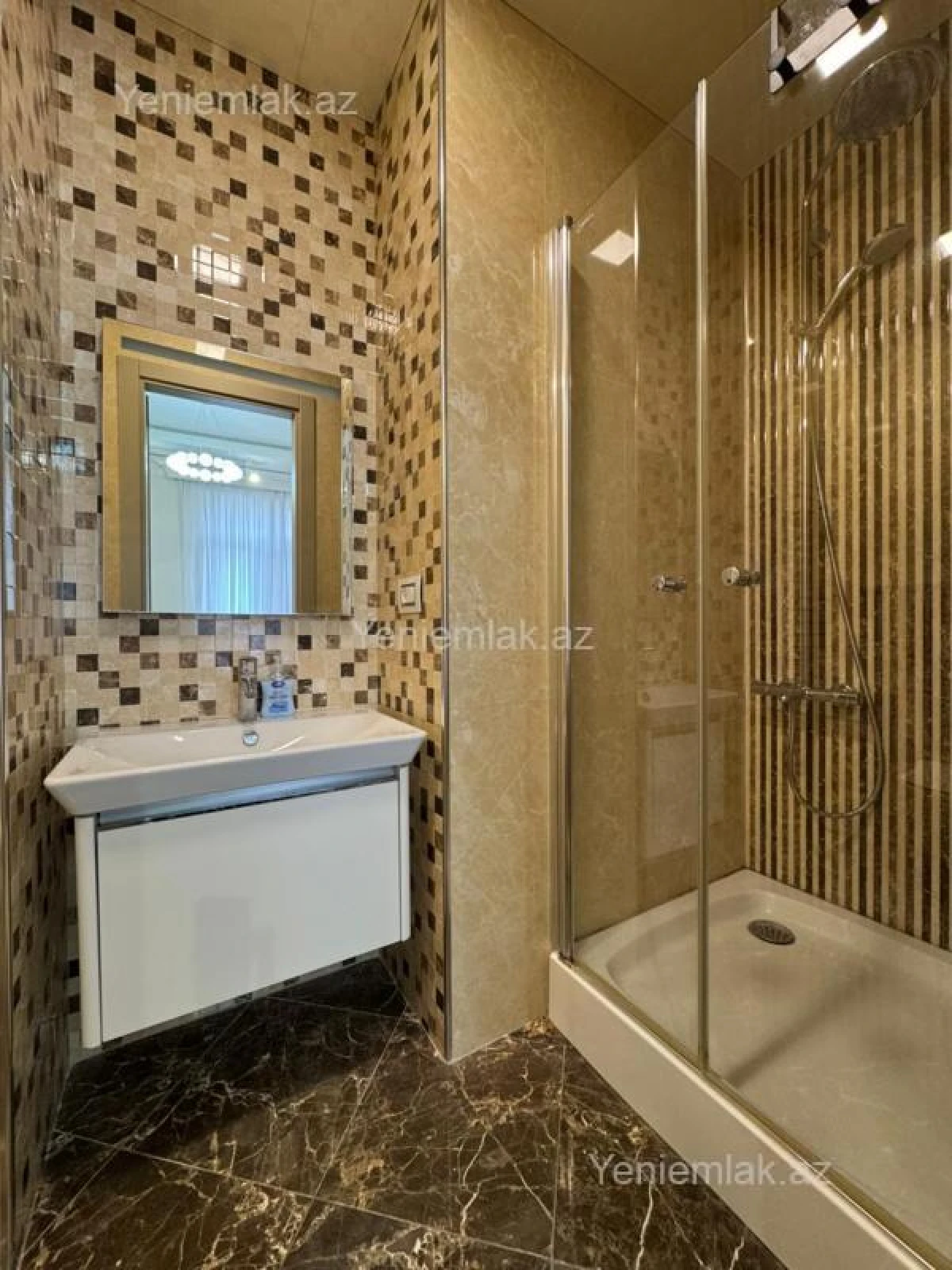 Satılır 3 otaqlı yeni tikili 130 m²