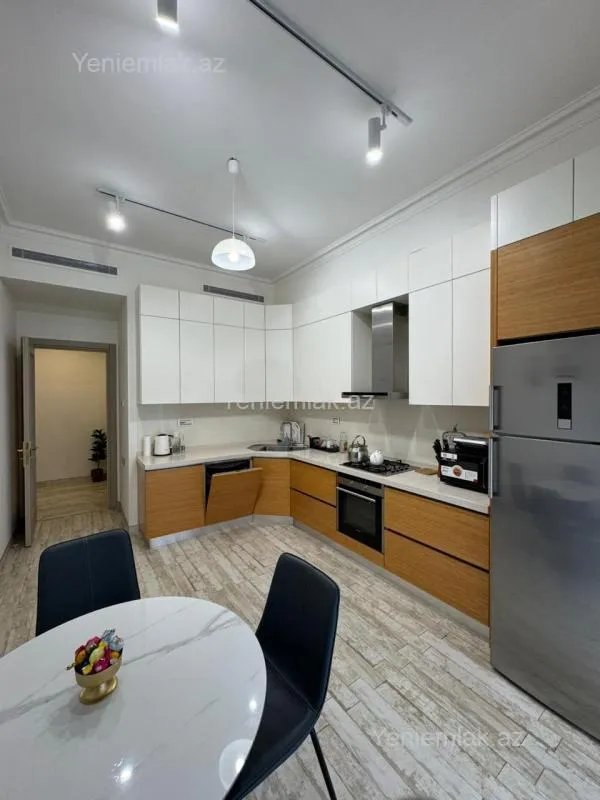 Satılır 3 otaqlı yeni tikili 130 m²