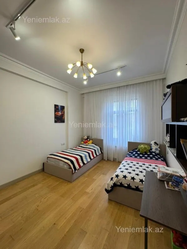 Satılır 3 otaqlı yeni tikili 130 m²