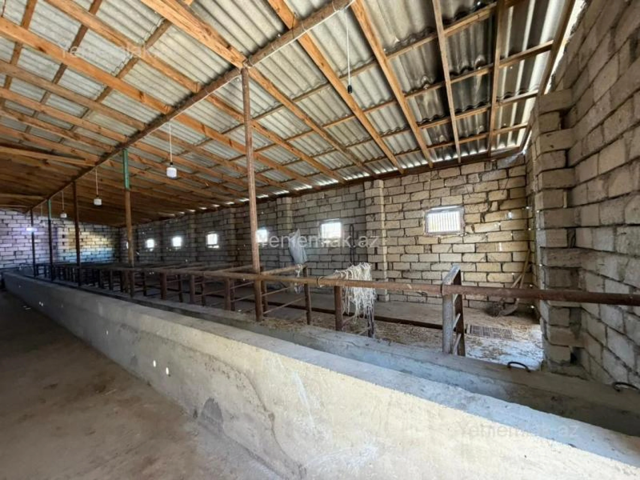 Satılır 4 otaqlı obyekt 250 m²