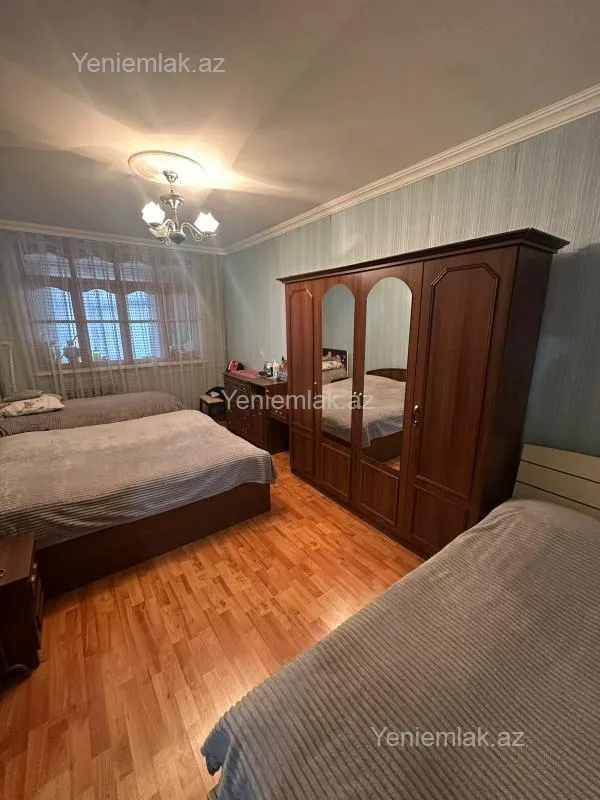 Satılır 4 otaqlı köhnə tikili 100 m²