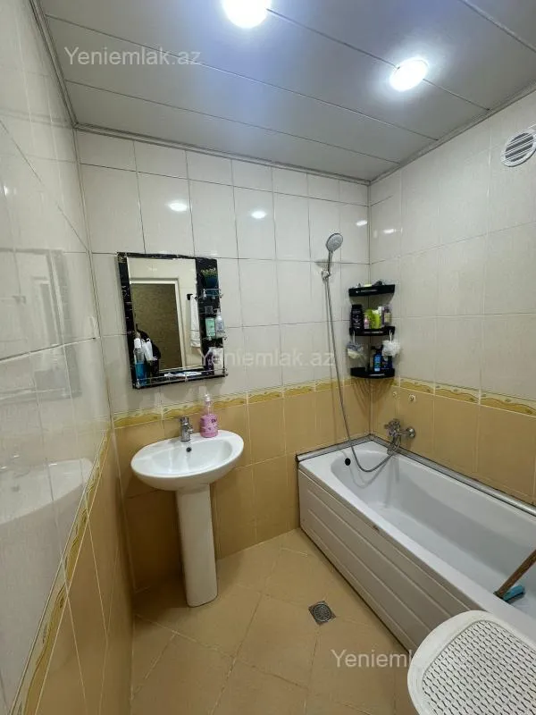 Satılır 4 otaqlı köhnə tikili 100 m²