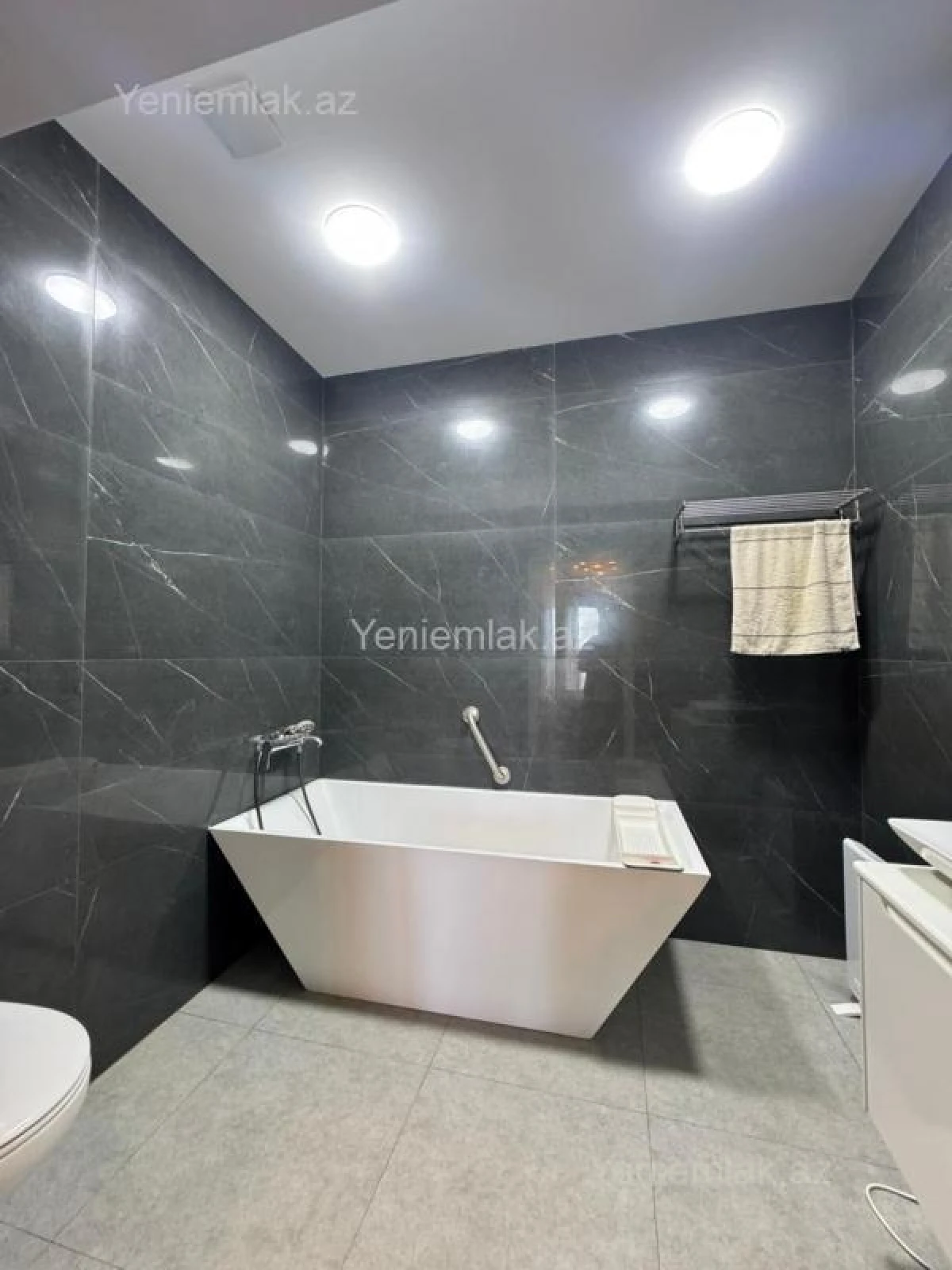 Satılır 3 otaqlı yeni tikili 153 m²