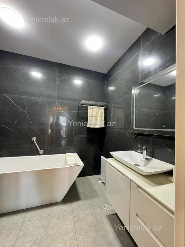 Satılır 3 otaqlı yeni tikili 153 m²