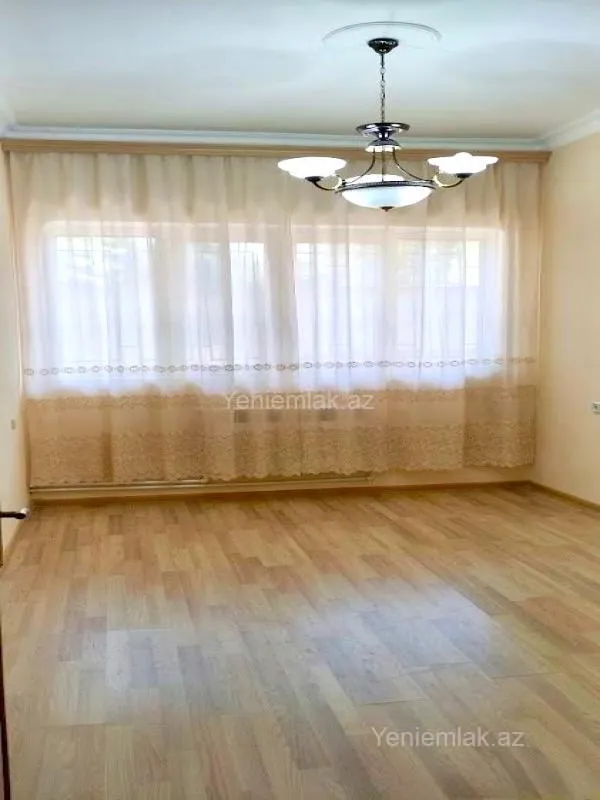 Satılır 5 otaqlı köhnə tikili 160 m²