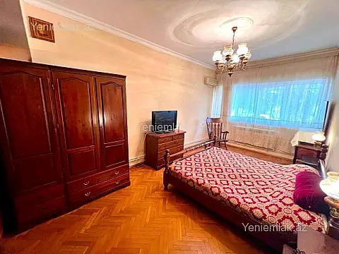 Satılır 5 otaqlı köhnə tikili 160 m²