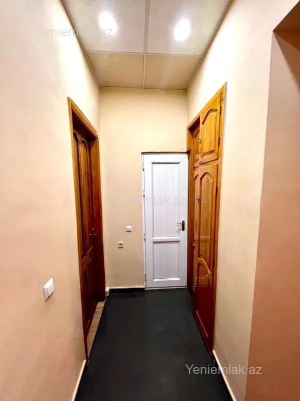 Satılır 5 otaqlı köhnə tikili 160 m²