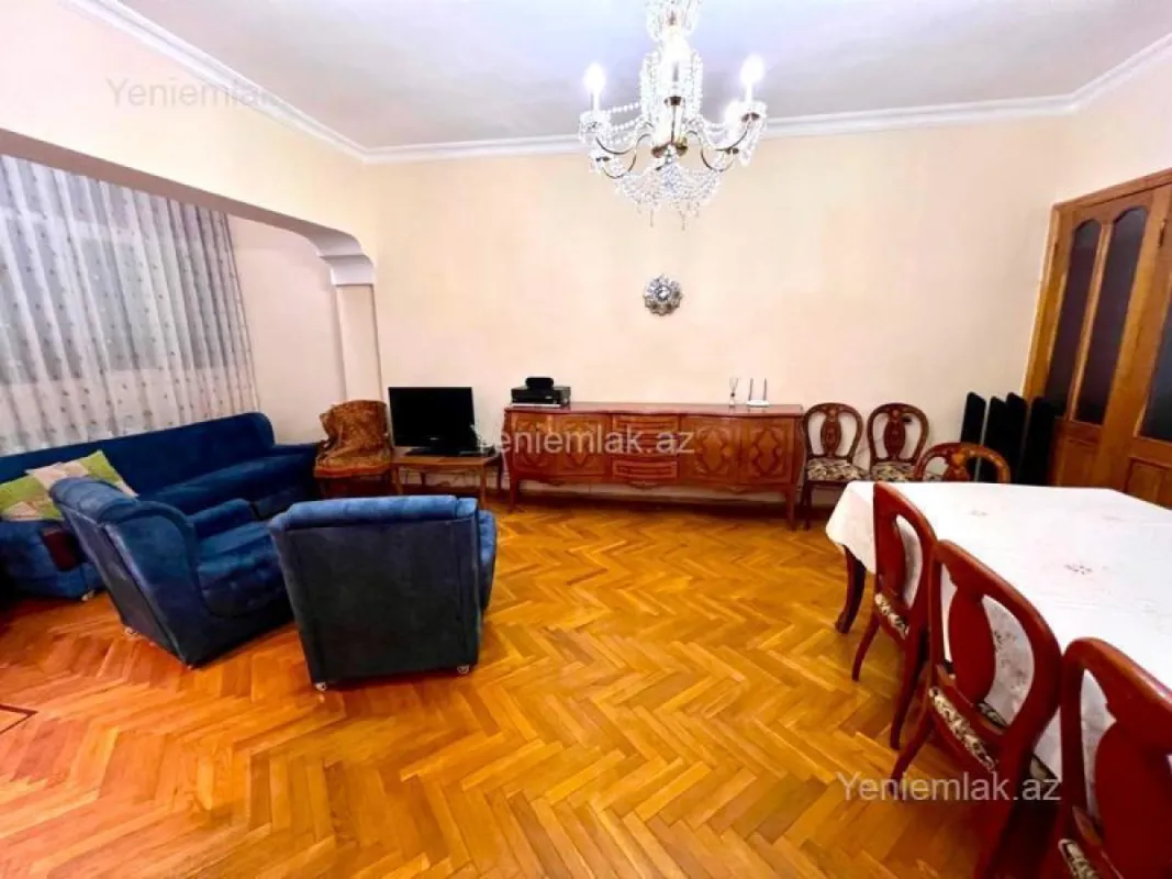 Satılır 5 otaqlı köhnə tikili 160 m²