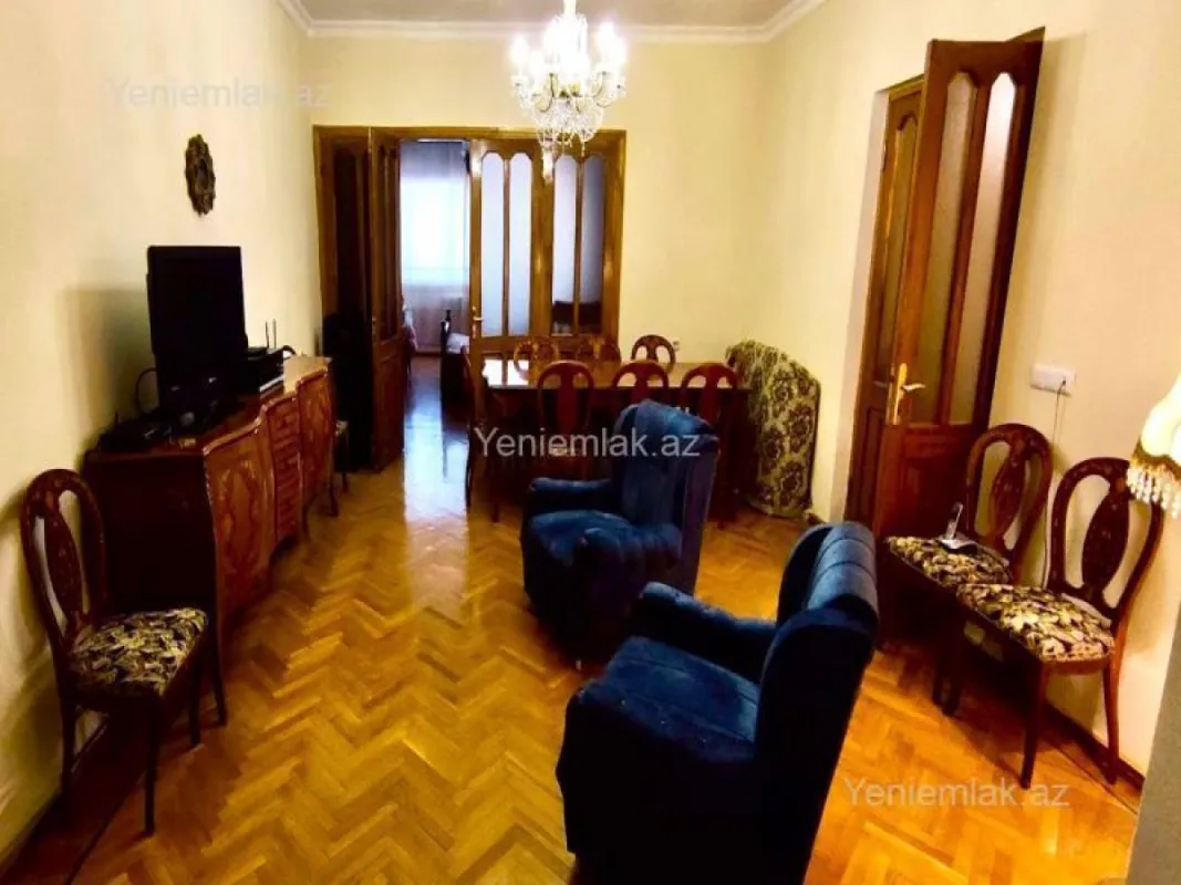 Satılır 5 otaqlı köhnə tikili 160 m²