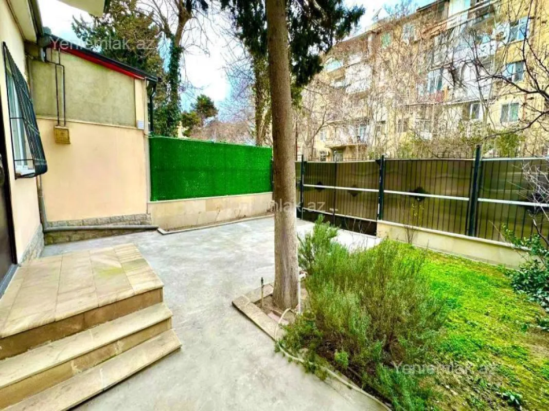 Satılır 5 otaqlı köhnə tikili 160 m²