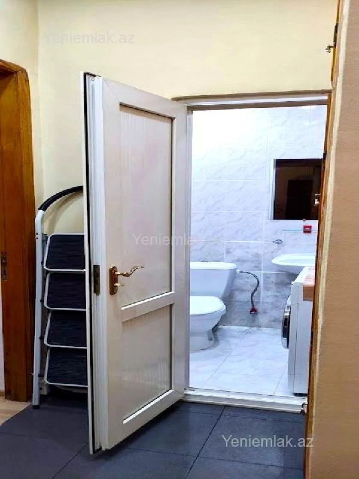 Satılır 5 otaqlı köhnə tikili 160 m²