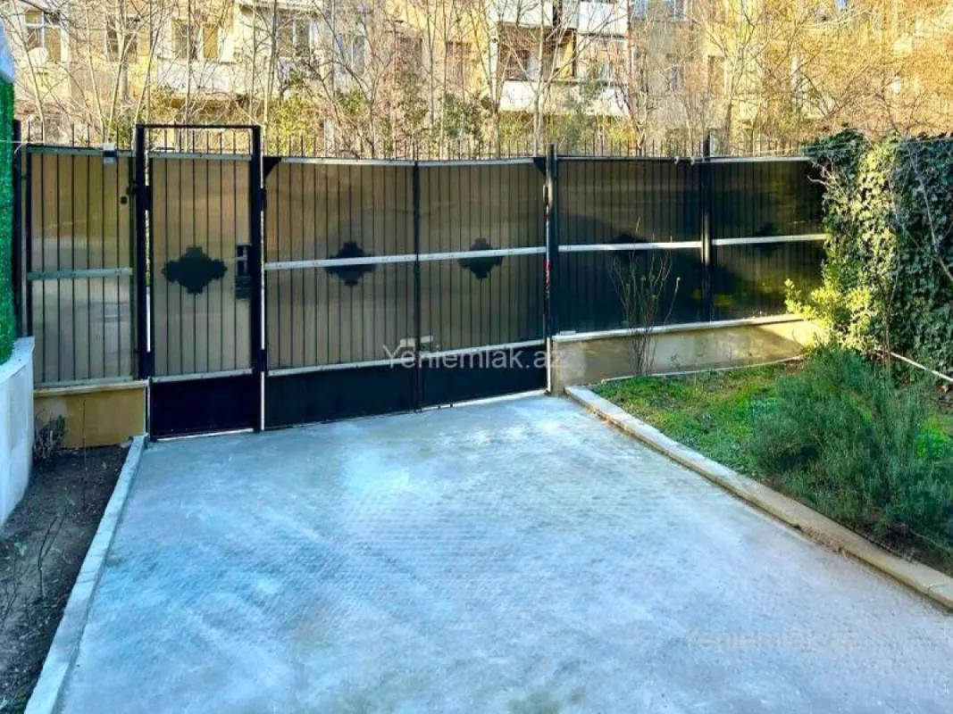 Satılır 5 otaqlı köhnə tikili 160 m²