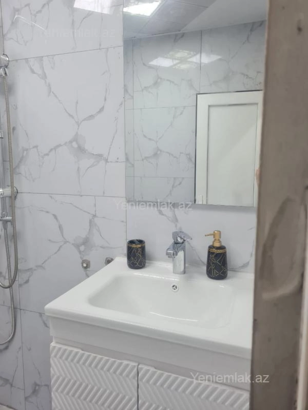 Satılır 2 otaqlı köhnə tikili 35 m²
