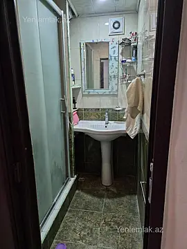 Satılır 2 otaqlı köhnə tikili 55 m²