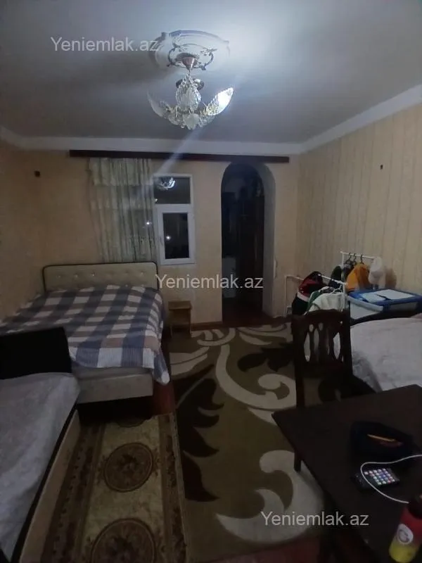 Satılır 2 otaqlı köhnə tikili 60 m²