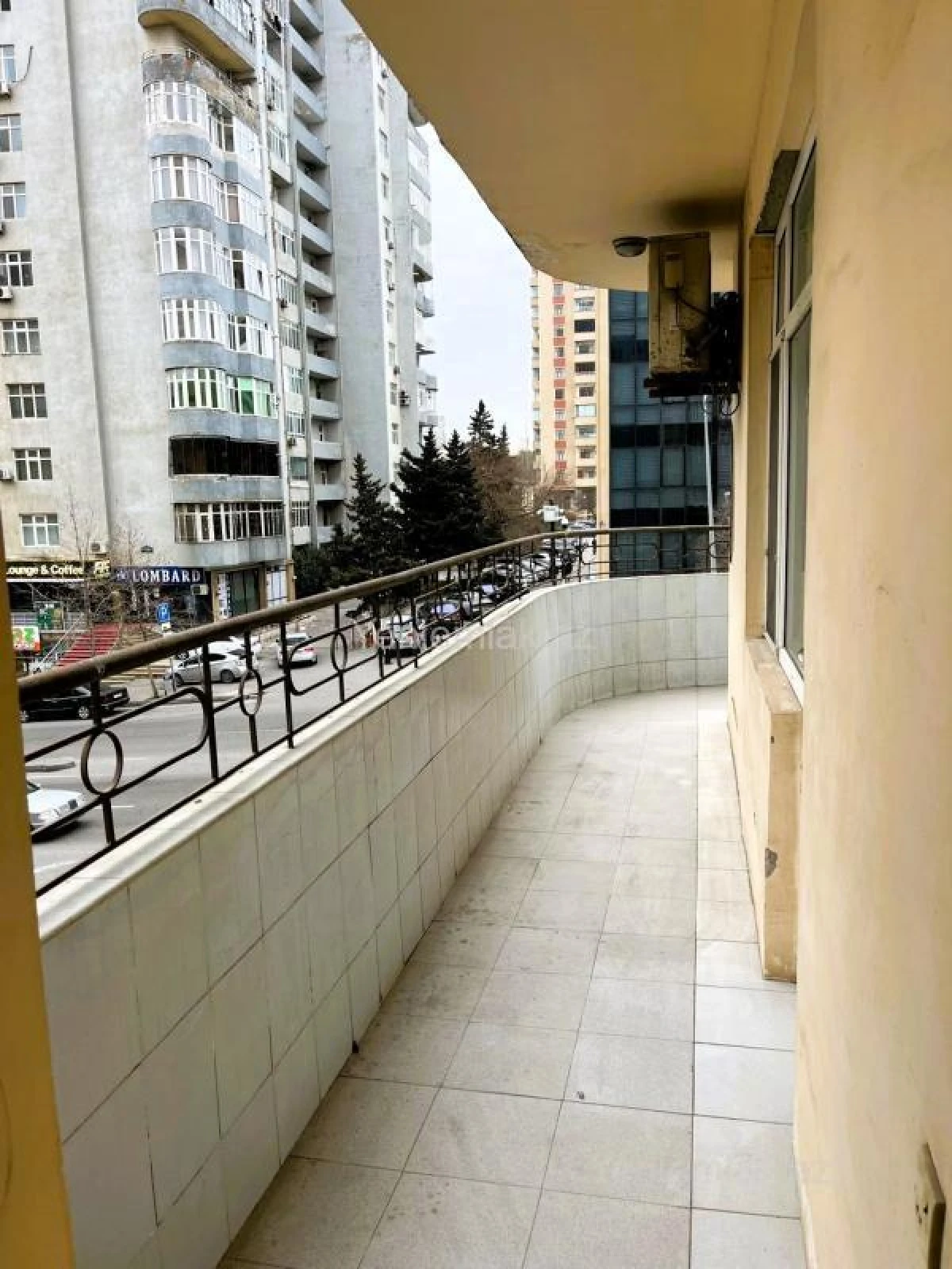 Satılır 3 otaqlı yeni tikili 135 m²