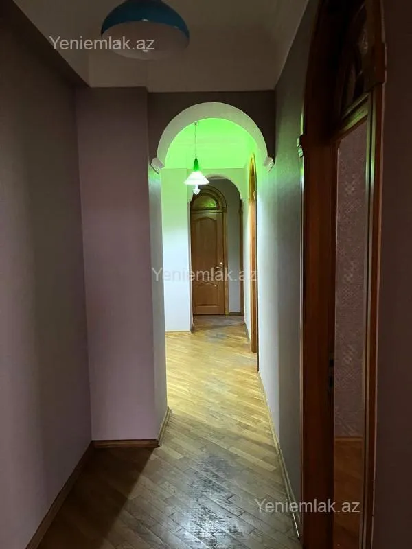 Satılır 3 otaqlı yeni tikili 135 m²