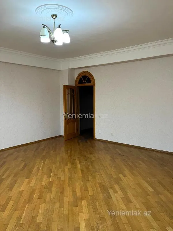 Satılır 3 otaqlı yeni tikili 135 m²