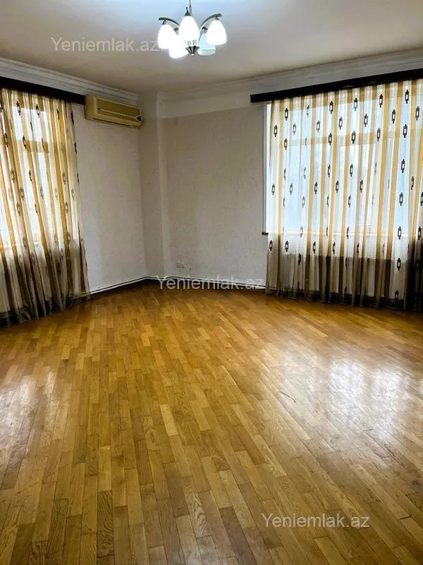 Satılır 3 otaqlı yeni tikili 135 m²