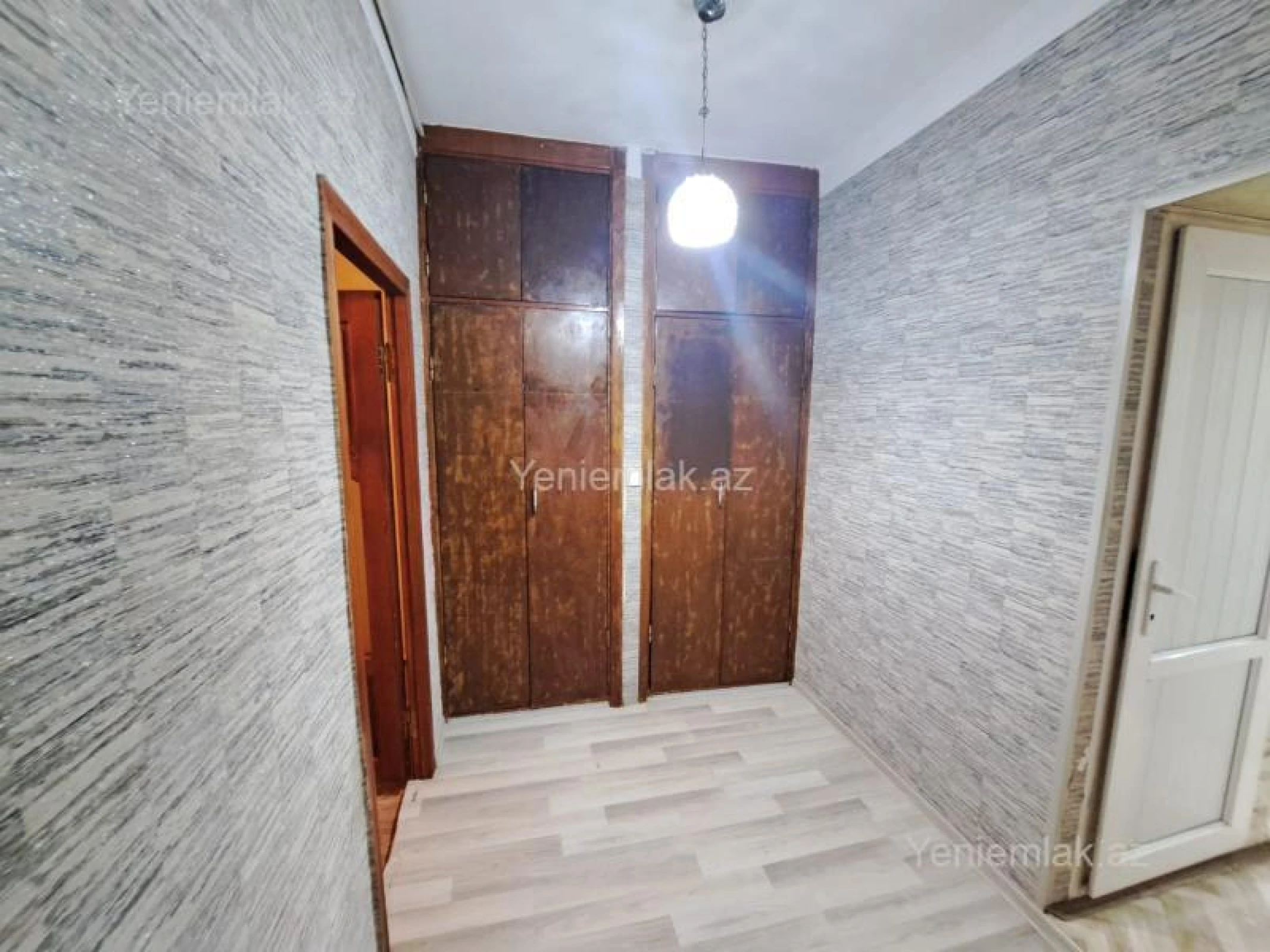 Satılır 2 otaqlı köhnə tikili 70 m²