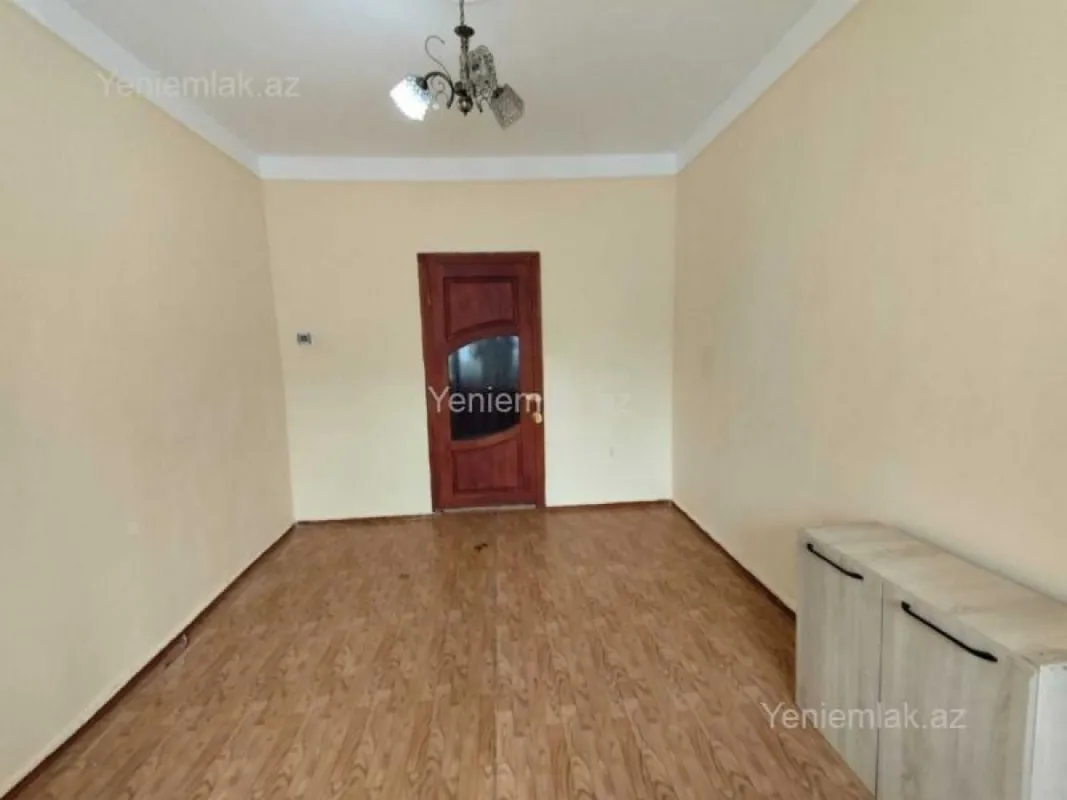 Satılır 2 otaqlı köhnə tikili 70 m²