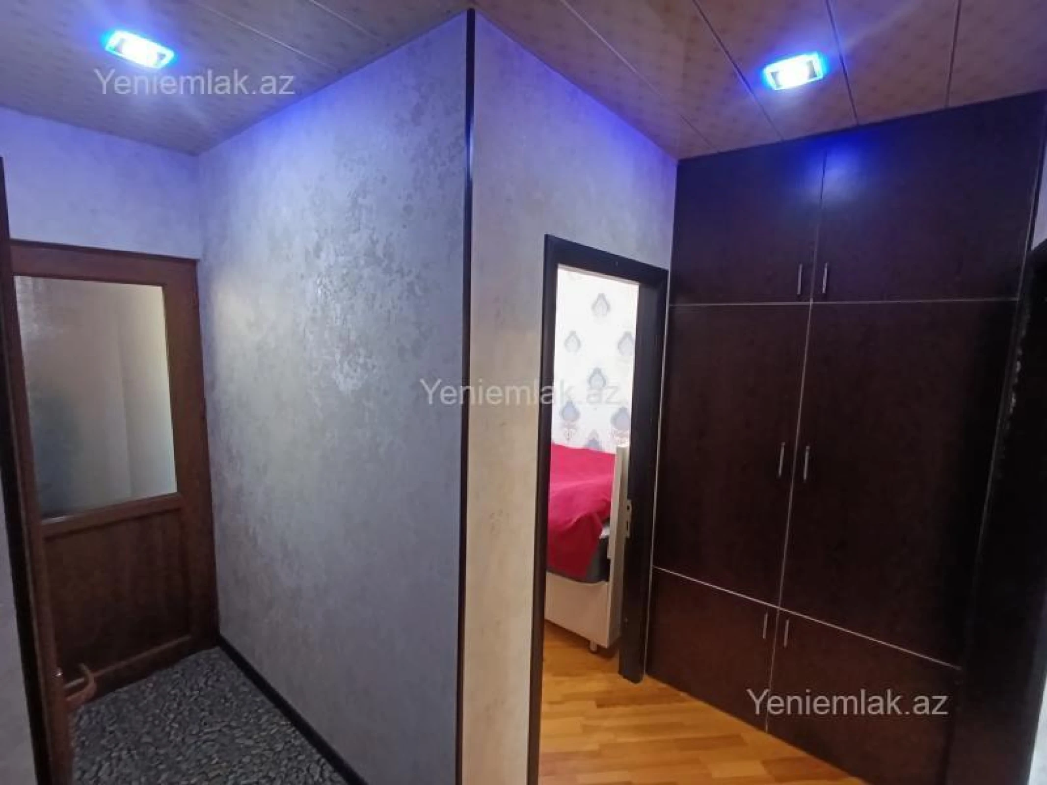 Satılır 2 otaqlı köhnə tikili 61 m²