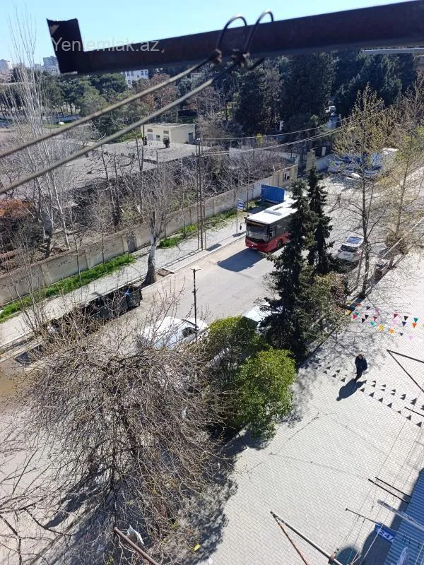 Satılır 2 otaqlı köhnə tikili 61 m²