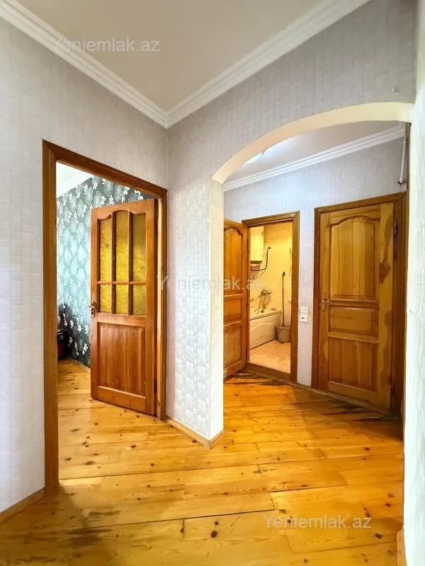 Satılır 5 otaqlı köhnə tikili 120 m²