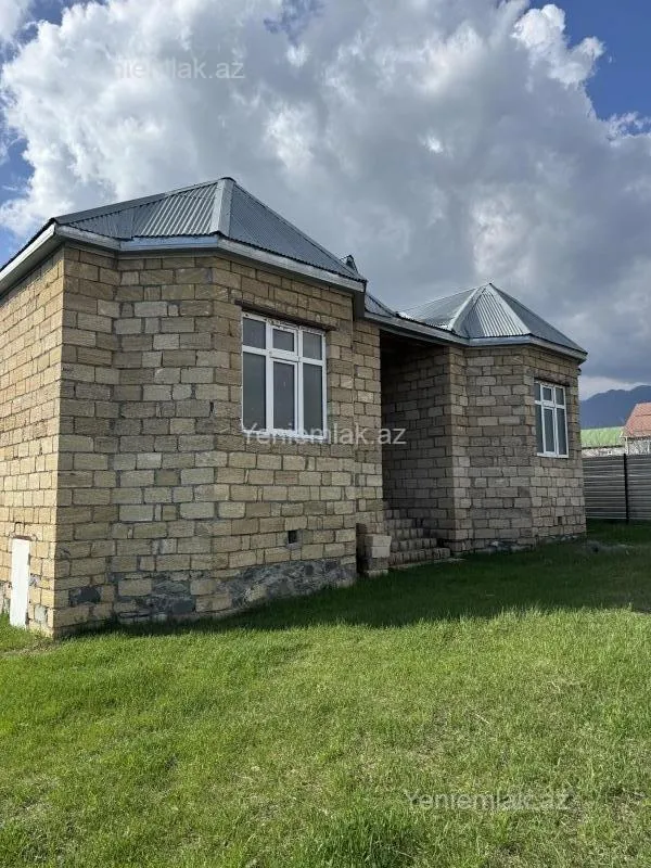 Satılır 4 otaqlı həyət evi 134 m²