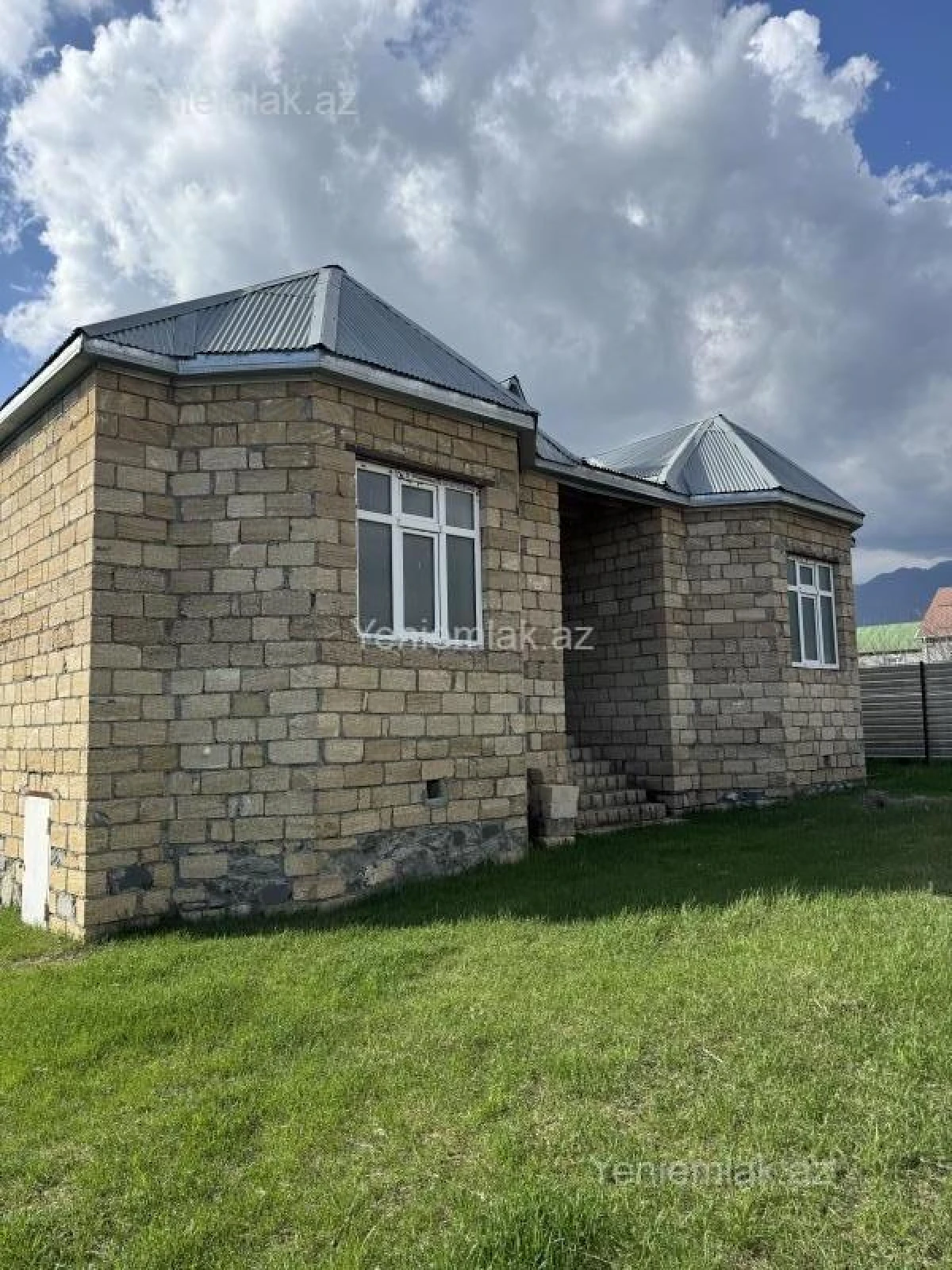 Satılır 4 otaqlı həyət evi 134 m²