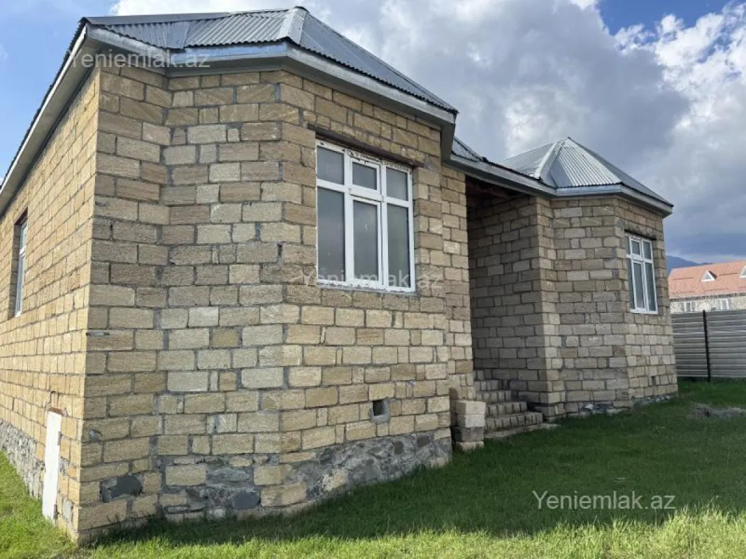 Satılır 4 otaqlı həyət evi 134 m²