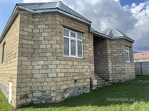 Satılır 4 otaqlı həyət evi 134 m²