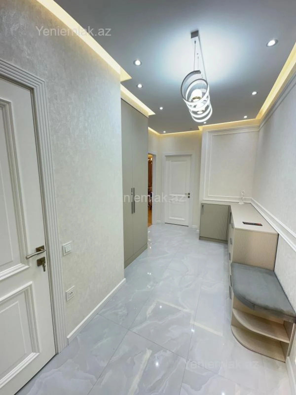 Satılır 2 otaqlı yeni tikili 70 m²