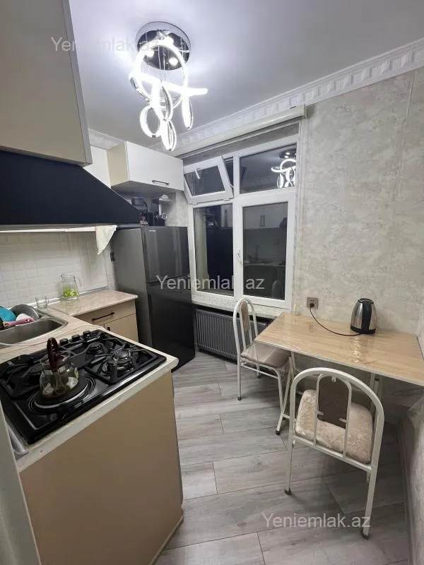 Satılır 2 otaqlı köhnə tikili 55 m²