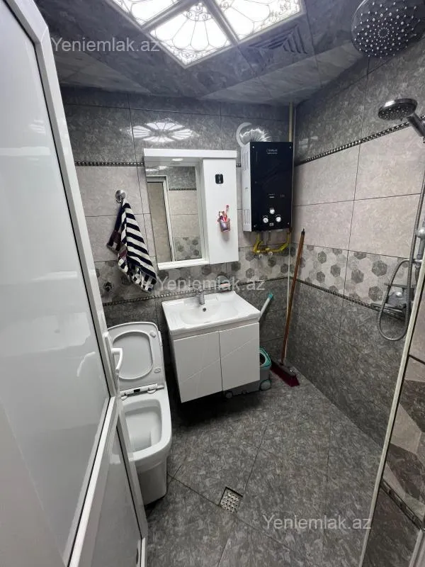 Satılır 2 otaqlı köhnə tikili 55 m²