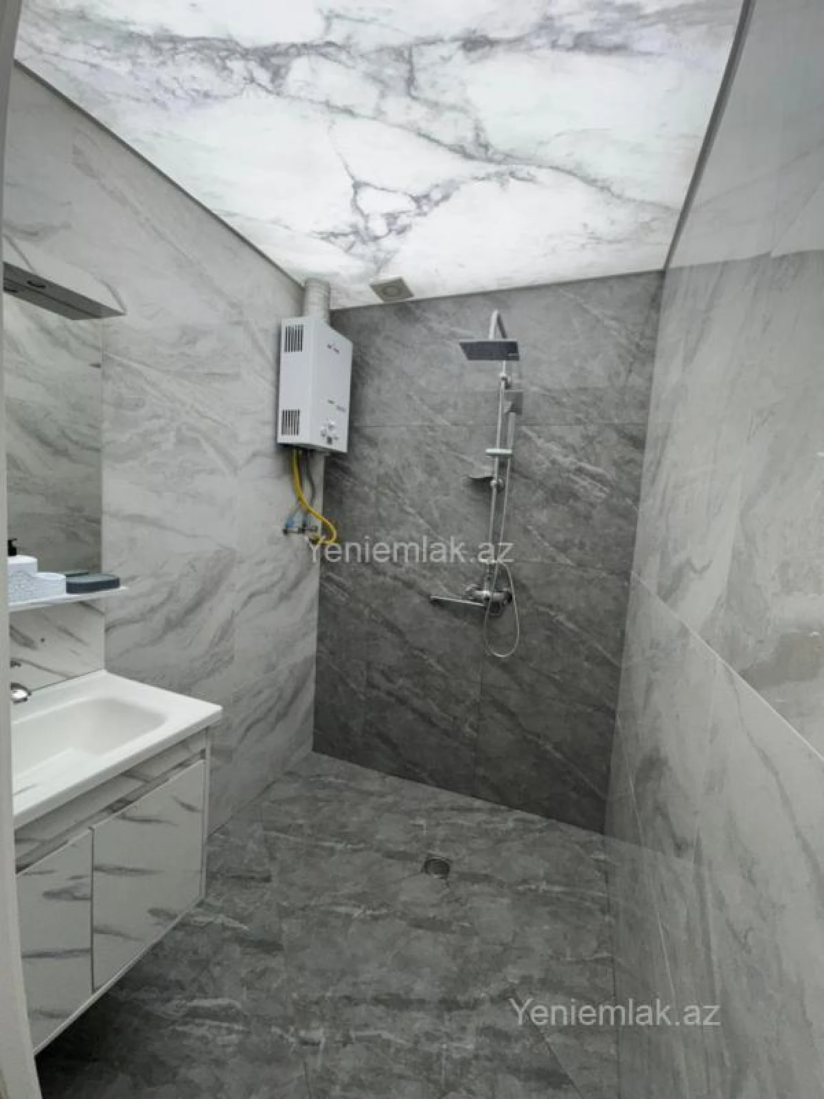 Satılır 2 otaqlı köhnə tikili 60 m²