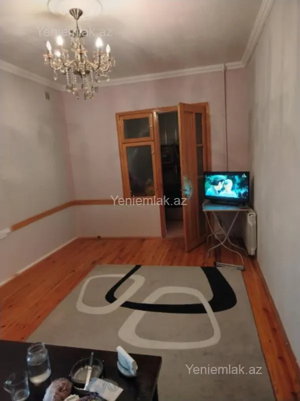 Satılır 2 otaqlı köhnə tikili 50 m²