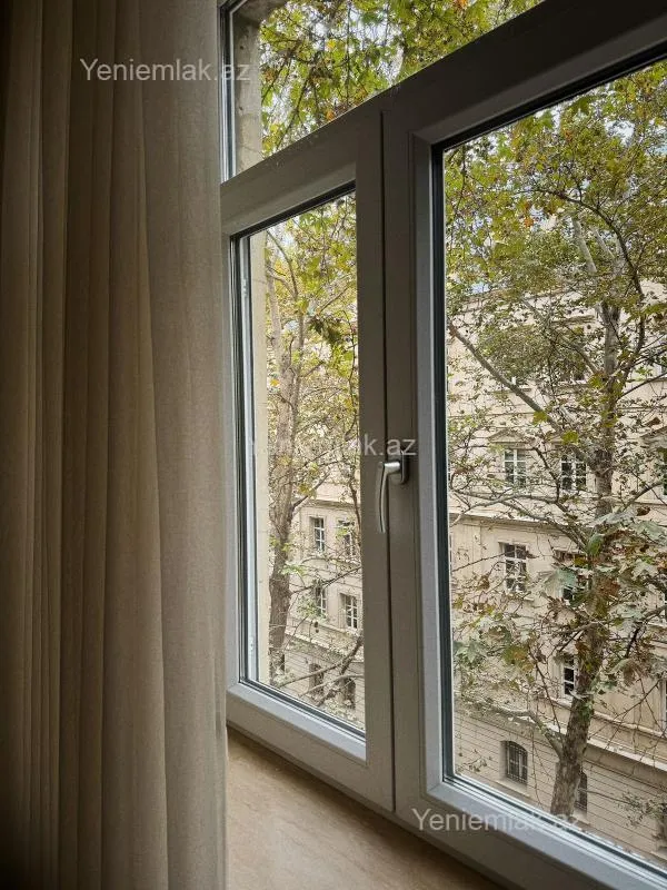 Satılır 2 otaqlı köhnə tikili 65 m²