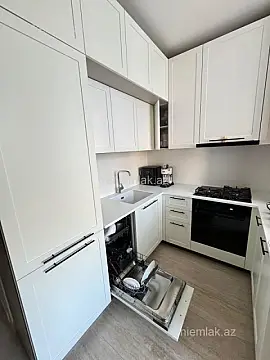 Satılır 2 otaqlı köhnə tikili 65 m²