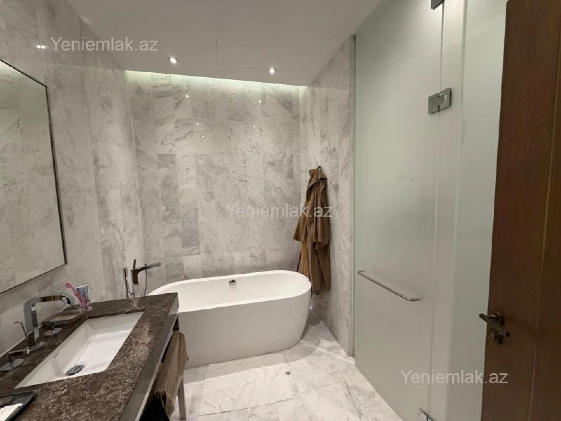 Satılır 2 otaqlı yeni tikili 100 m²